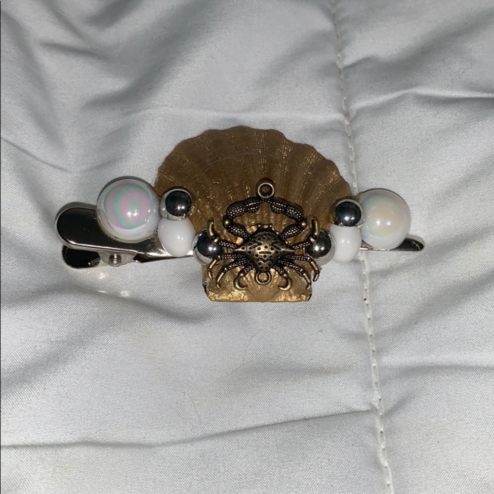 Mermaid style sea shell hair clips